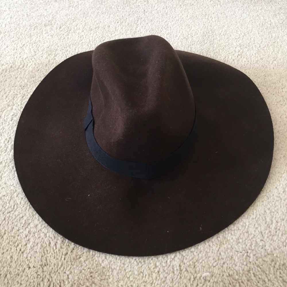 Angela William Hat 🖤🖤🖤